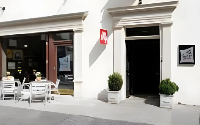 No.12 Hotel & Bistro