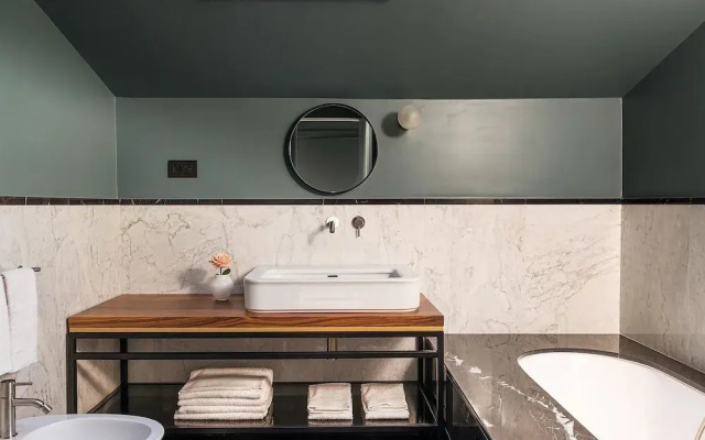 Byssus Suites