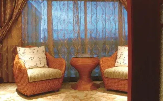 Shiwai Taoyuan Hotel