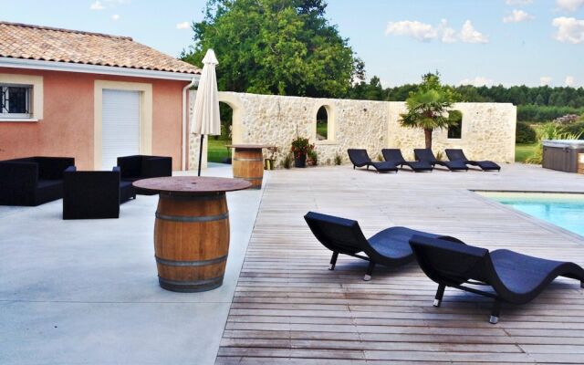 Villa With 5 Bedrooms in Saint-germain-d'esteuil, With Private Pool, E