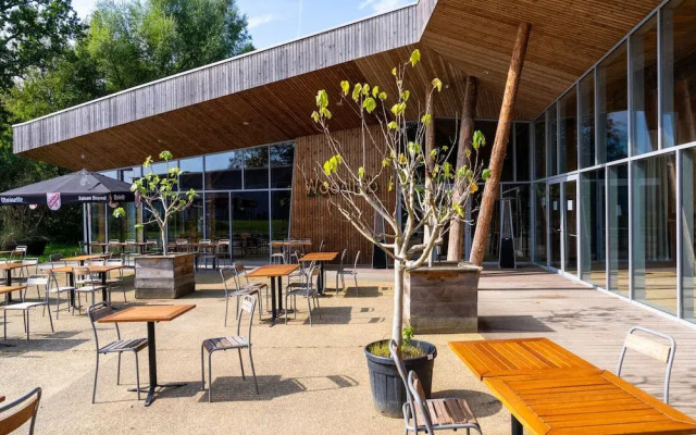 Waterside Elegance Sky Pad