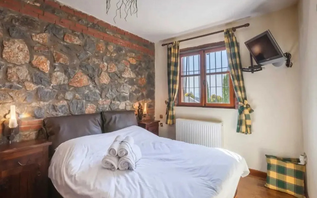 Traditional Holiday Home in Pella with Garden