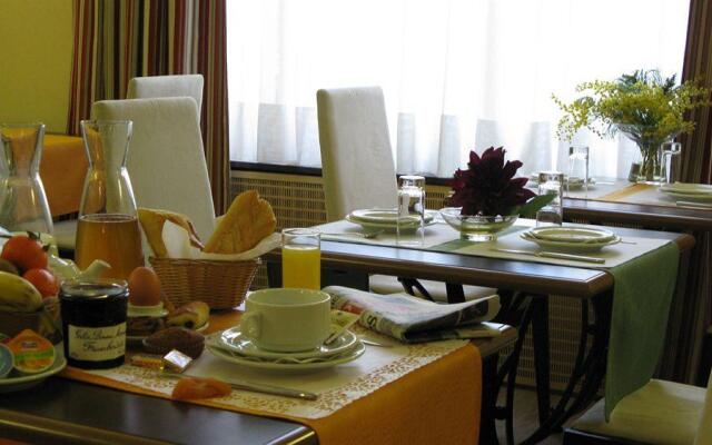 Hotel Caravelle