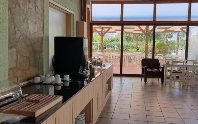 Eleaterra Hotel