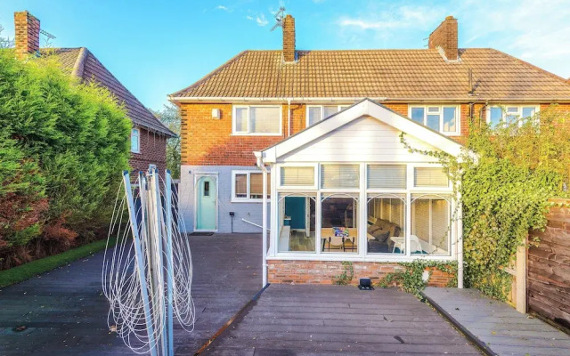 Modern 3-Bed - Near Etihad & City Centre