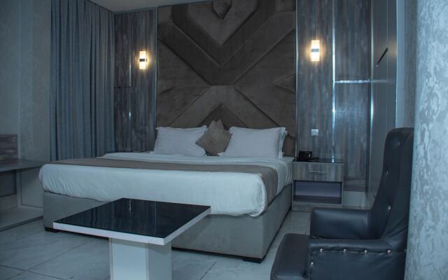 De Phantom Continental Hotel Lekki