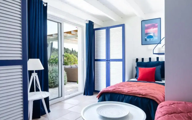 Juniper House - Charming 3 bed Villa With sea View