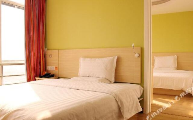7-day Chain Hotel (Qinhuangdao Yanshan University Olympic Sports Center Branch)
