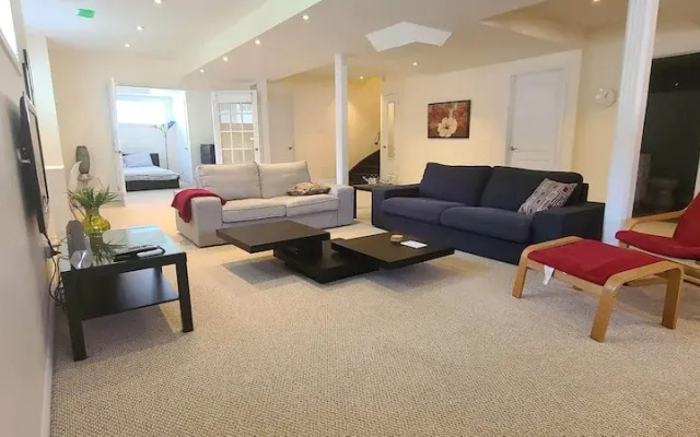 Spacious 2 BR, 3 Beds, Sleeps 6, Kitchen, Laundry