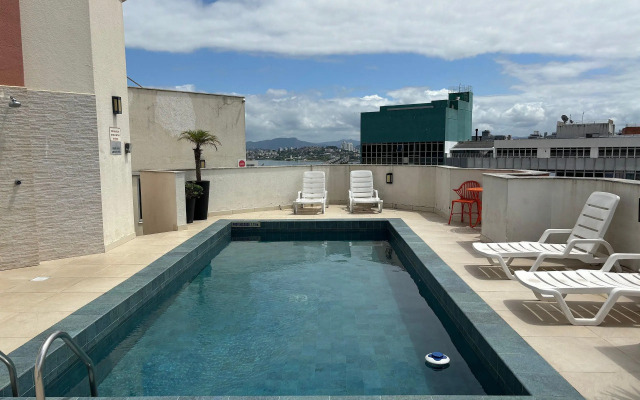 Apto com piscina no centro de Floripa PCE0406