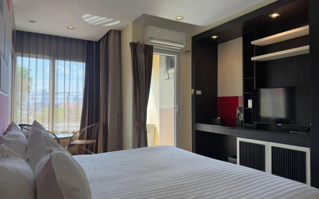 The Sunreno Hotel