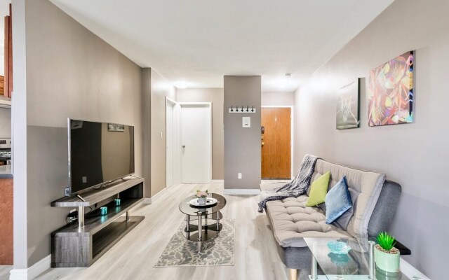 1BR King Apartment With Netflix- Near DT Hamilton