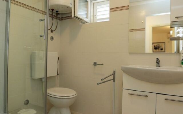 Apartment Ali - modern apartments: A2 Supetar, Island Brac