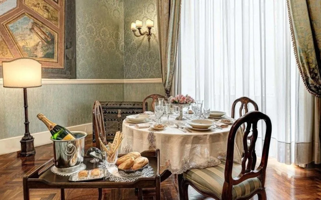 Lady Mary's Tribunali Luxury Suite