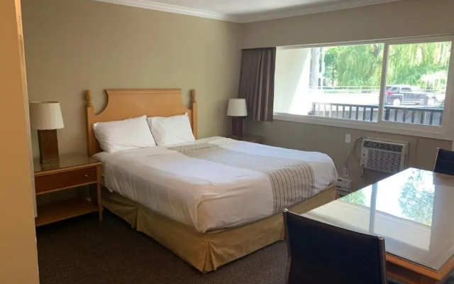 Okanagan Royal Park Inn by Elevate Rooms