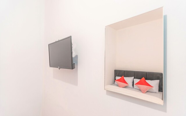 Super OYO 2223 J&b Room Utan Kayu