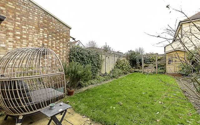 Beautiful Three Bed Abode Near Dollis Hill