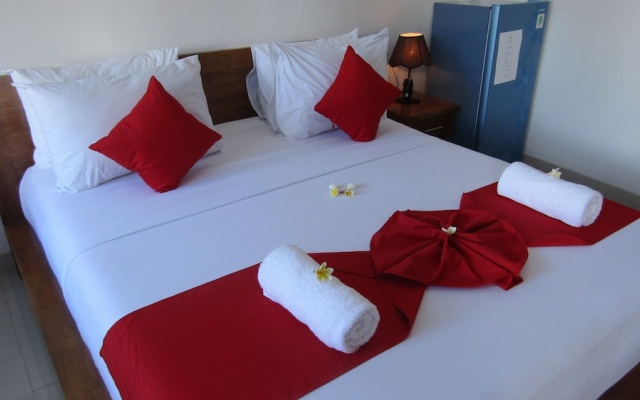 Grand Raka Homestay – Guest Rooms – Singaraja