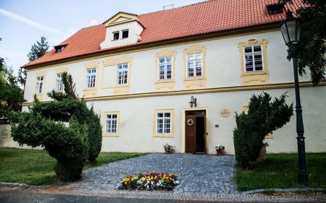 Prague Loreta Residence
