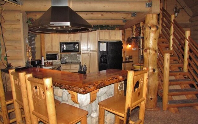 080 - Moonshadows Log Cabin