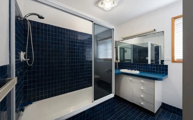 A Beach Break - 1/90 Lorikeet Drive