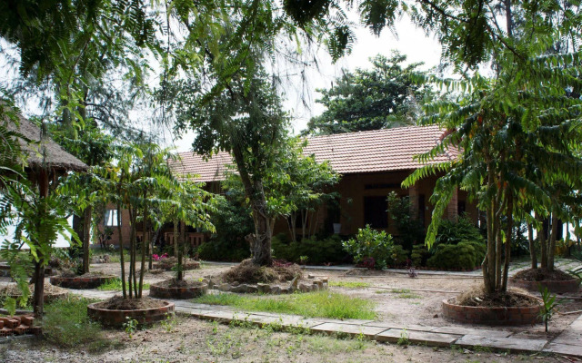 Bai Thom Cay Vong Nem Resort