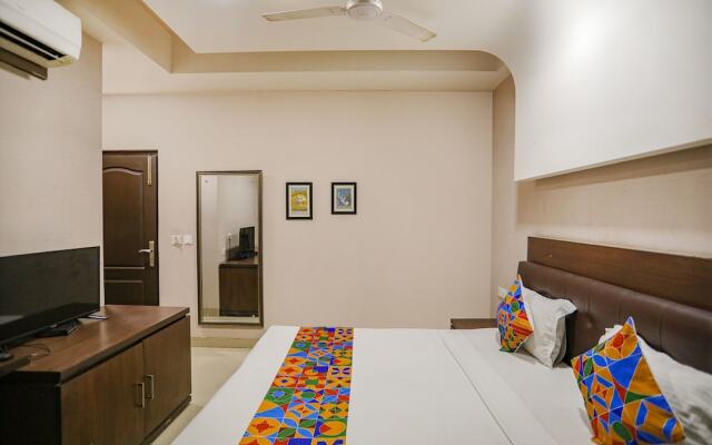 FabHotel Pine Tree