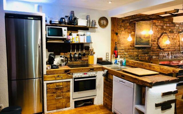 unique wellness home Whirlpool, Sauna, bbq Grill