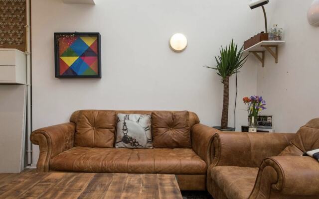 Bright & Spacious 2 Bed w/ Terrace near City Centre