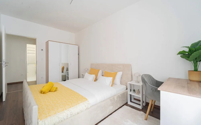 WestSide Garden Apartments by Urbanrent