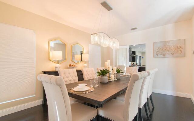 Hollywood Dream House - 5 Bedroom with Heated Pool