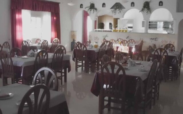 Nikos Hotel