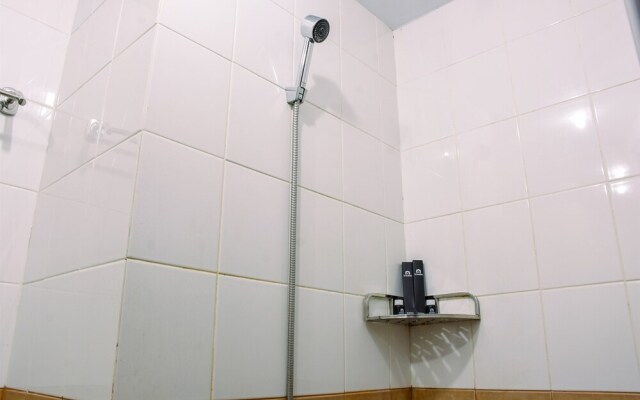 Cozy Stay Studio Room at Green Pramuka City Apartment