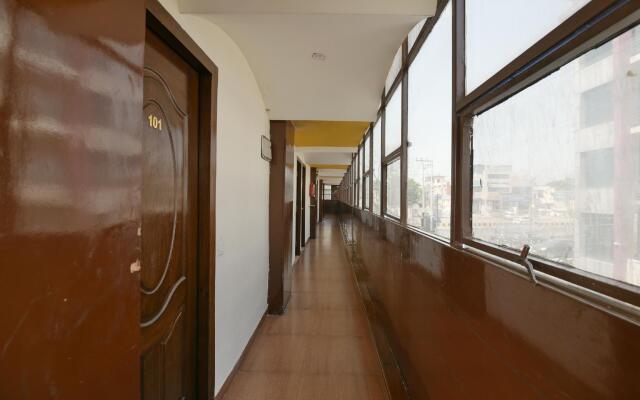 OYO 1721 Hotel Crown Royale