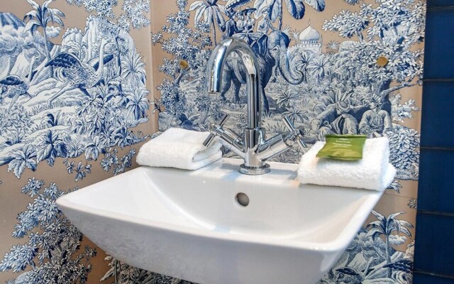 Quirky 2BR flat with terrace, near Shoreditch!