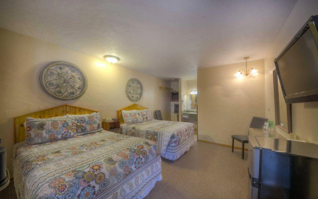 Cedar Wood Inn