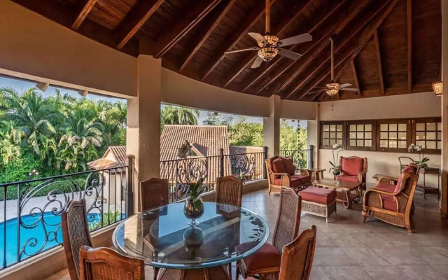 Sunny Vacation Villa 52