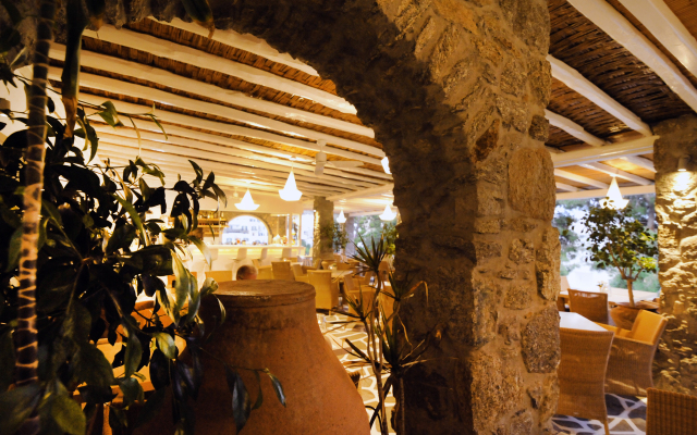 Kamari Hotel