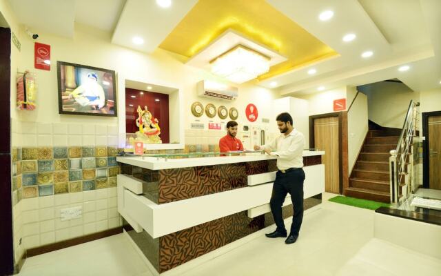 OYO 8666 Hotel The Queen