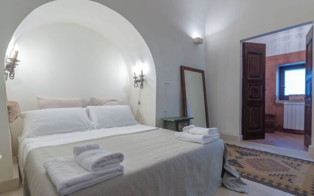 Elegant Farmhouse With Swimming Pool - Beahost