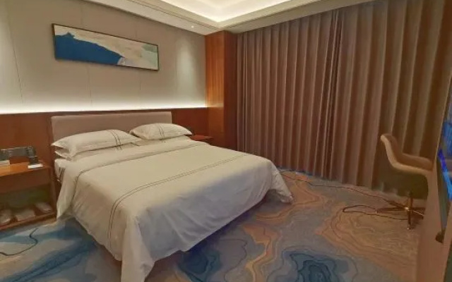 Urumqi Zhejiang North Hotel (Furunde Shopping Center Xinjiang Ancient Ecological Park Store)