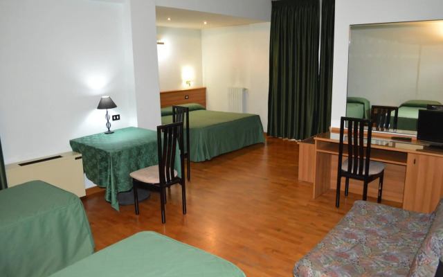 Canadian Hotel