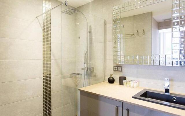 1 Bedroom in Front of the Palais!