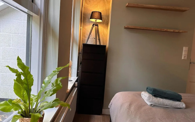 Scenic Stay Near Town & Lake