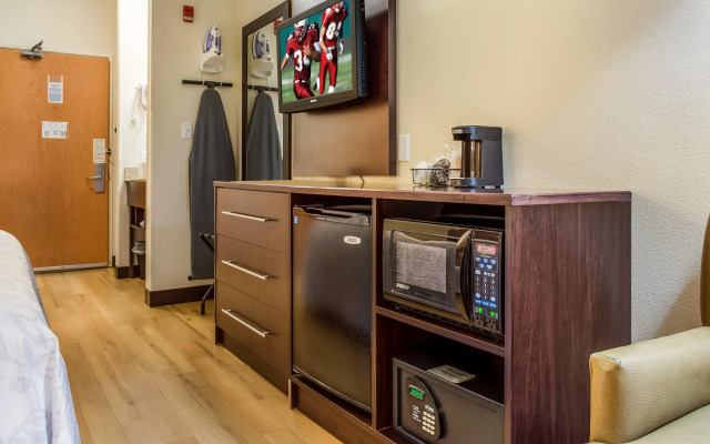 Red Roof Inn PLUS+ Boston - Logan