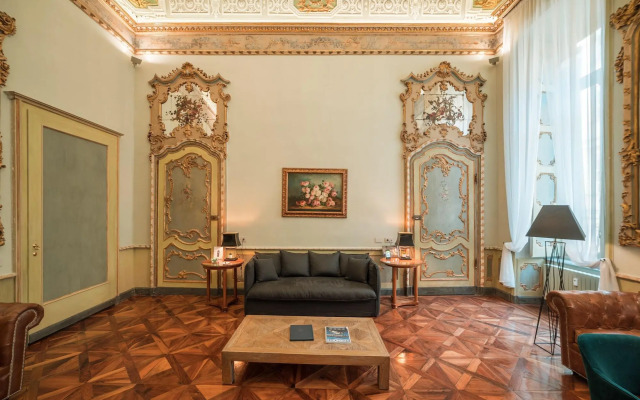 Royal Palace Luxury Suites & Hotel