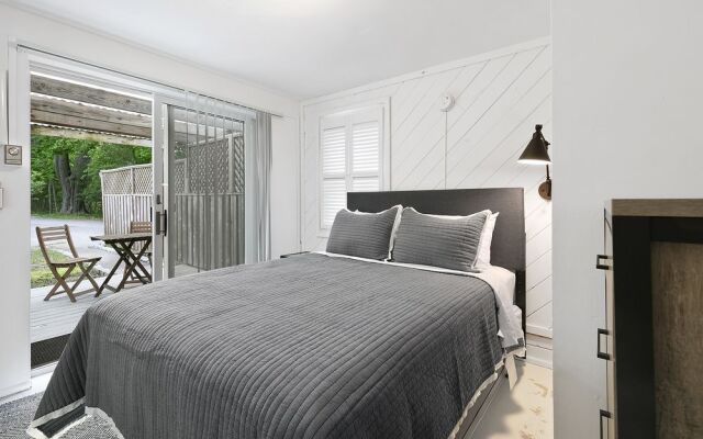 Village Latch Inn Hotel