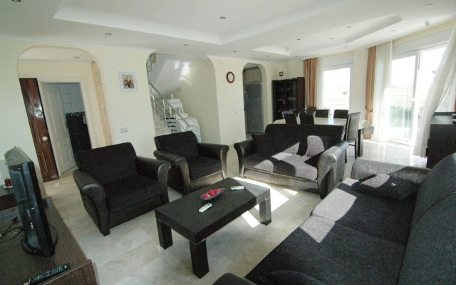 Luxury 4 Bedroom Detached Villa