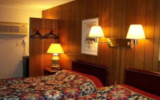 Golden Knight Inn & Suites