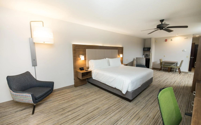 Holiday Inn Express Clinton by IHG